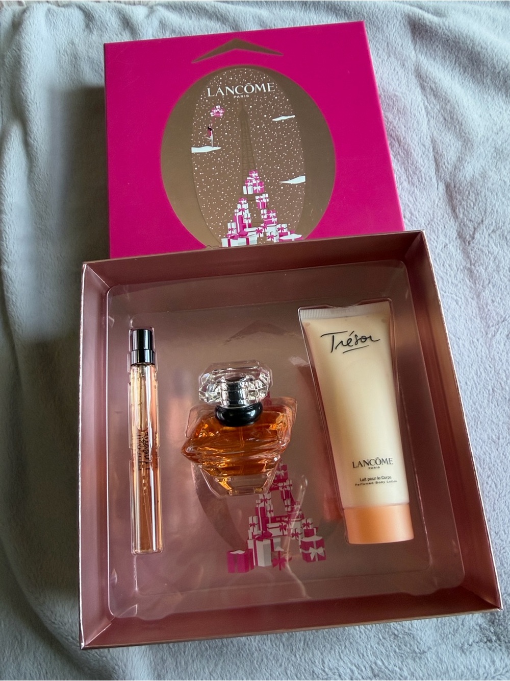 Lancôme Trésor Fragrance Gift Set in Hot Pink and Gold